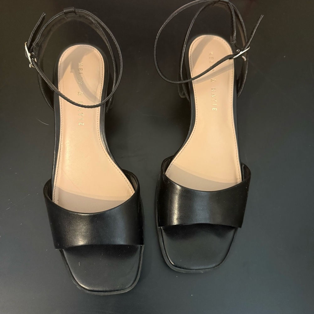 Kelly & Katie Black Strap Sandals